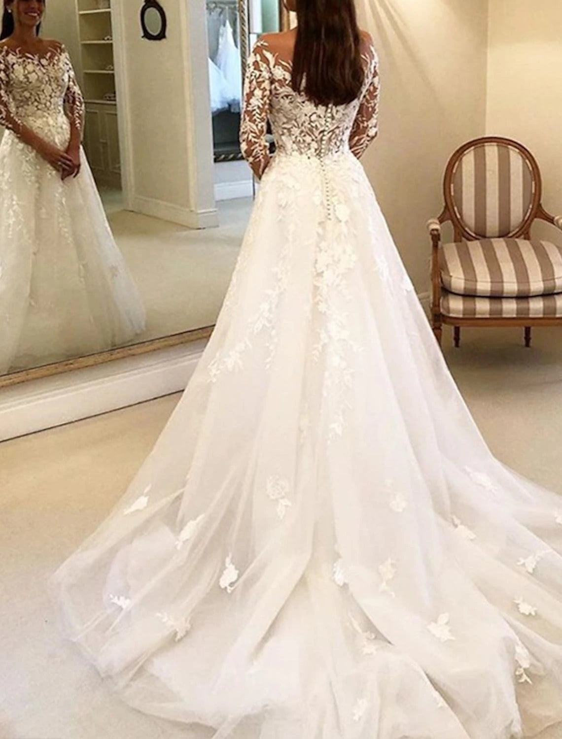 Buyishang Vintage Formal Wedding Dresses Ball Gown Off Shoulder Long Sleeve Chapel Train Lace Bridal Gowns With Buttons Appliques
